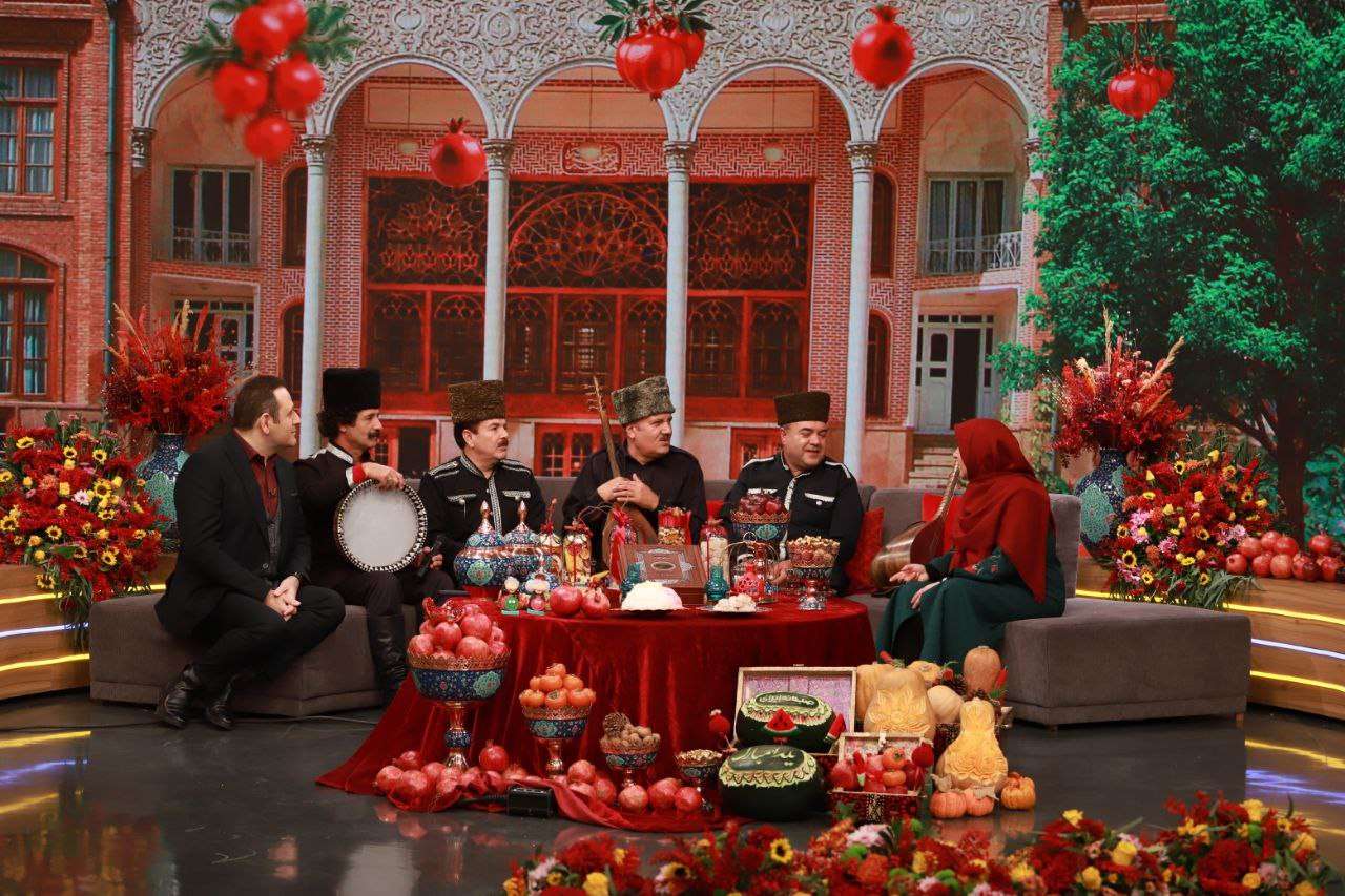 سفره یلدا با صنایع دستی آقاجانی